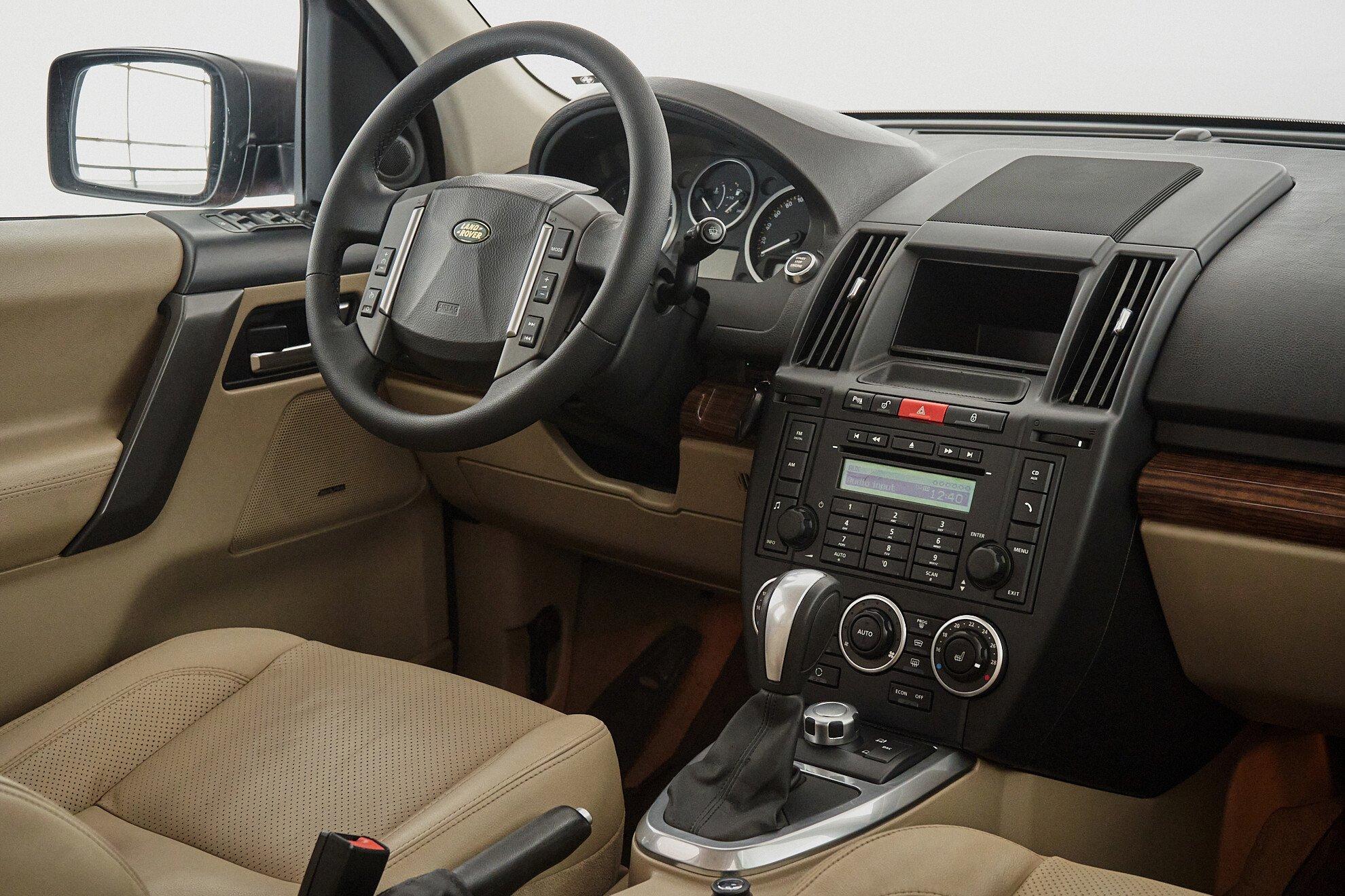 Land Rover Freelander 2009, красный