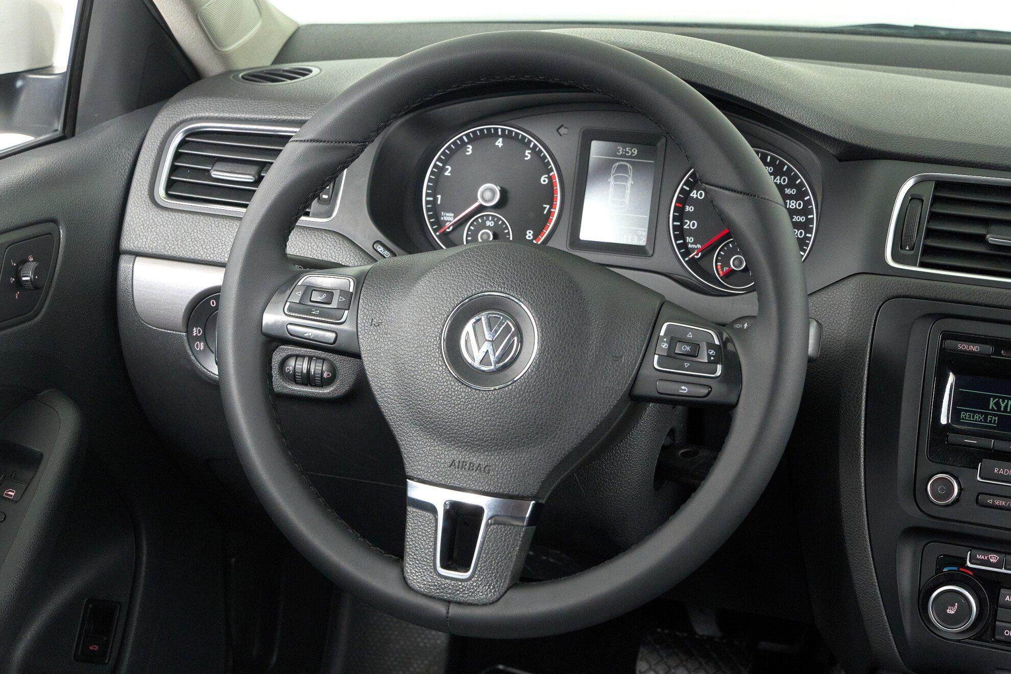 Volkswagen Jetta 2012, белый