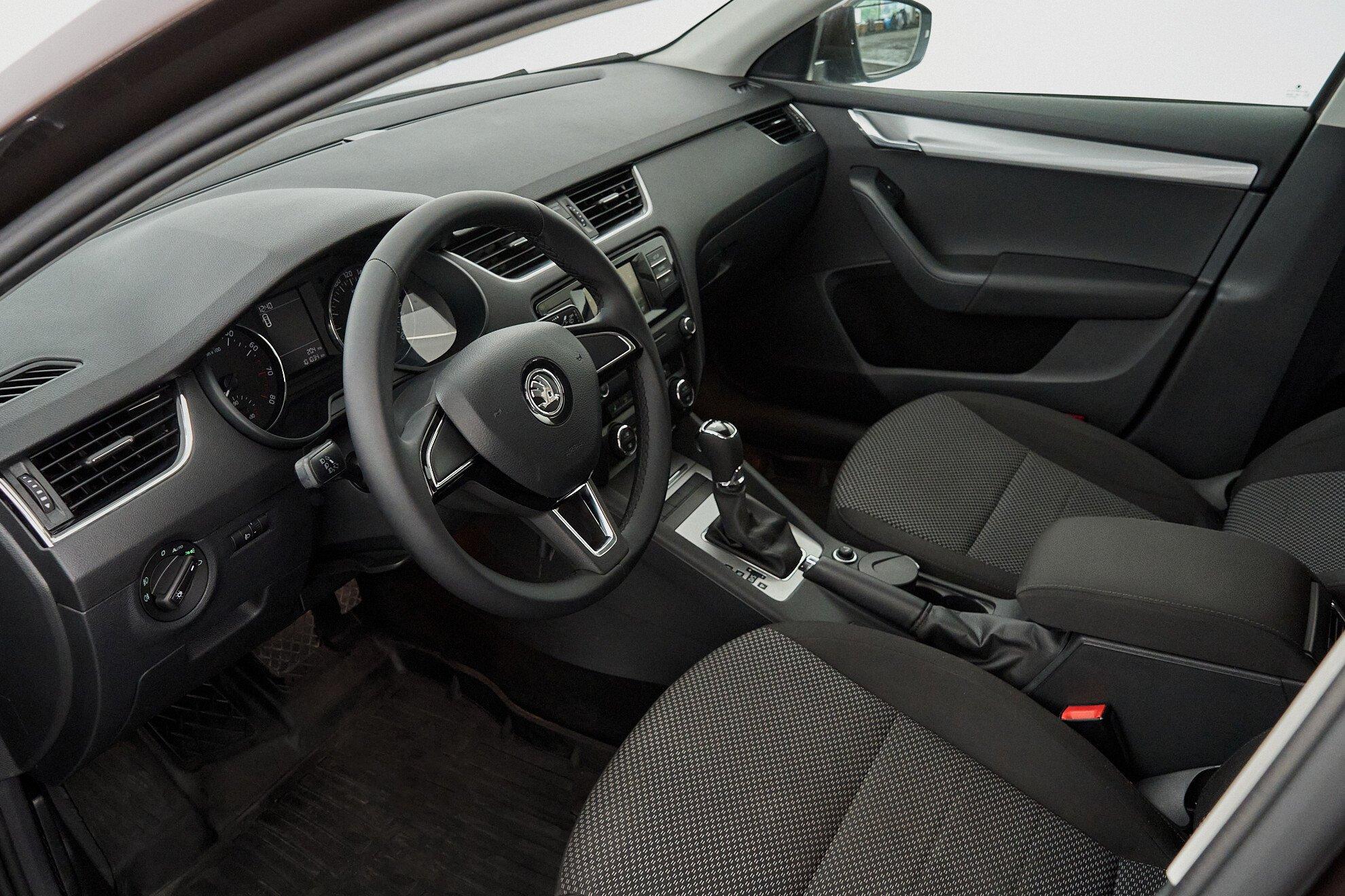 Skoda Octavia 2016, коричневый
