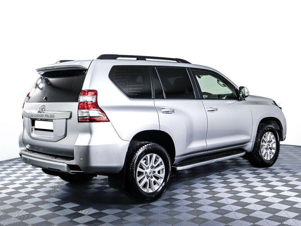 Toyota Land Cruiser Prado 2016, белый