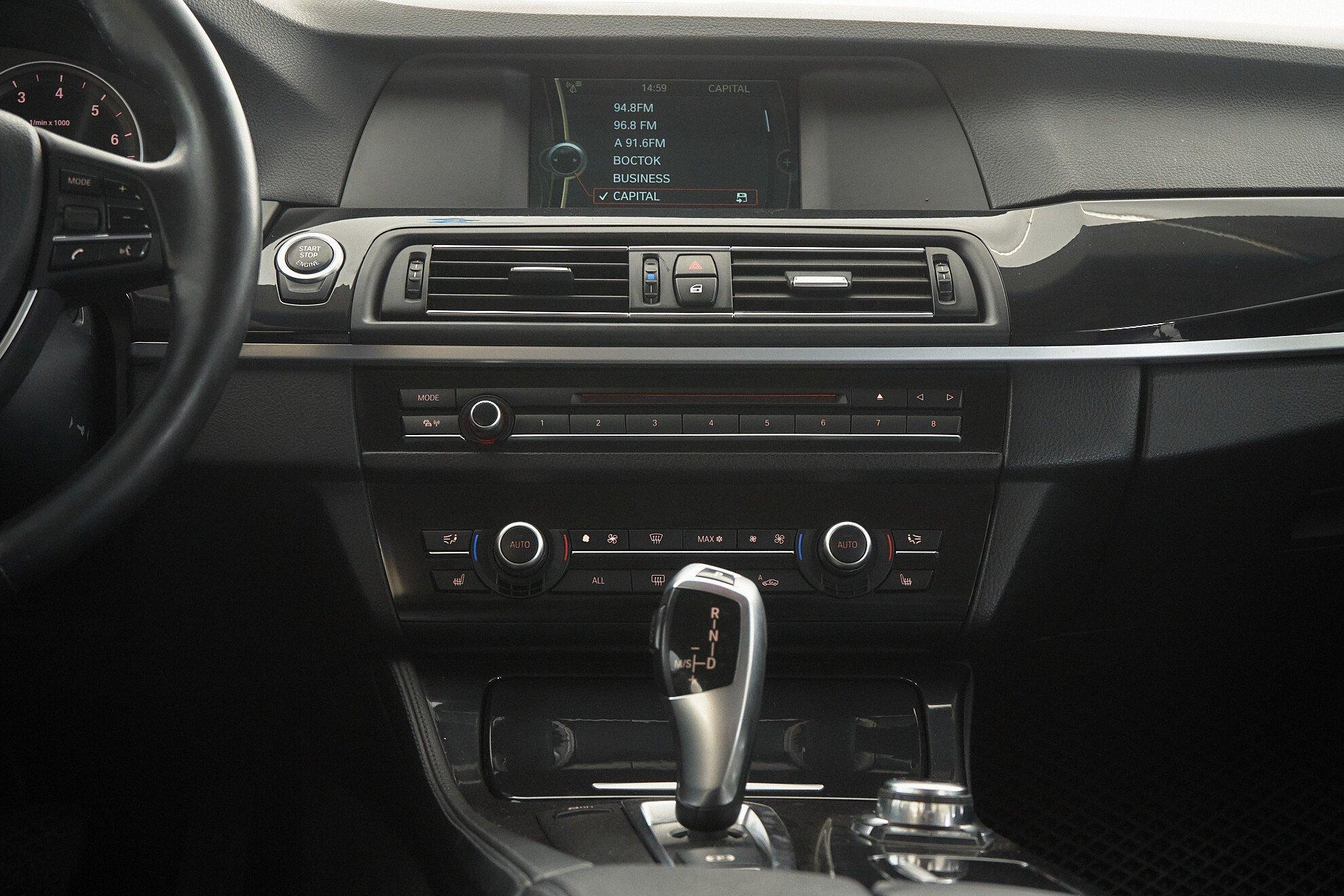 BMW 5 серии 2011, коричневый