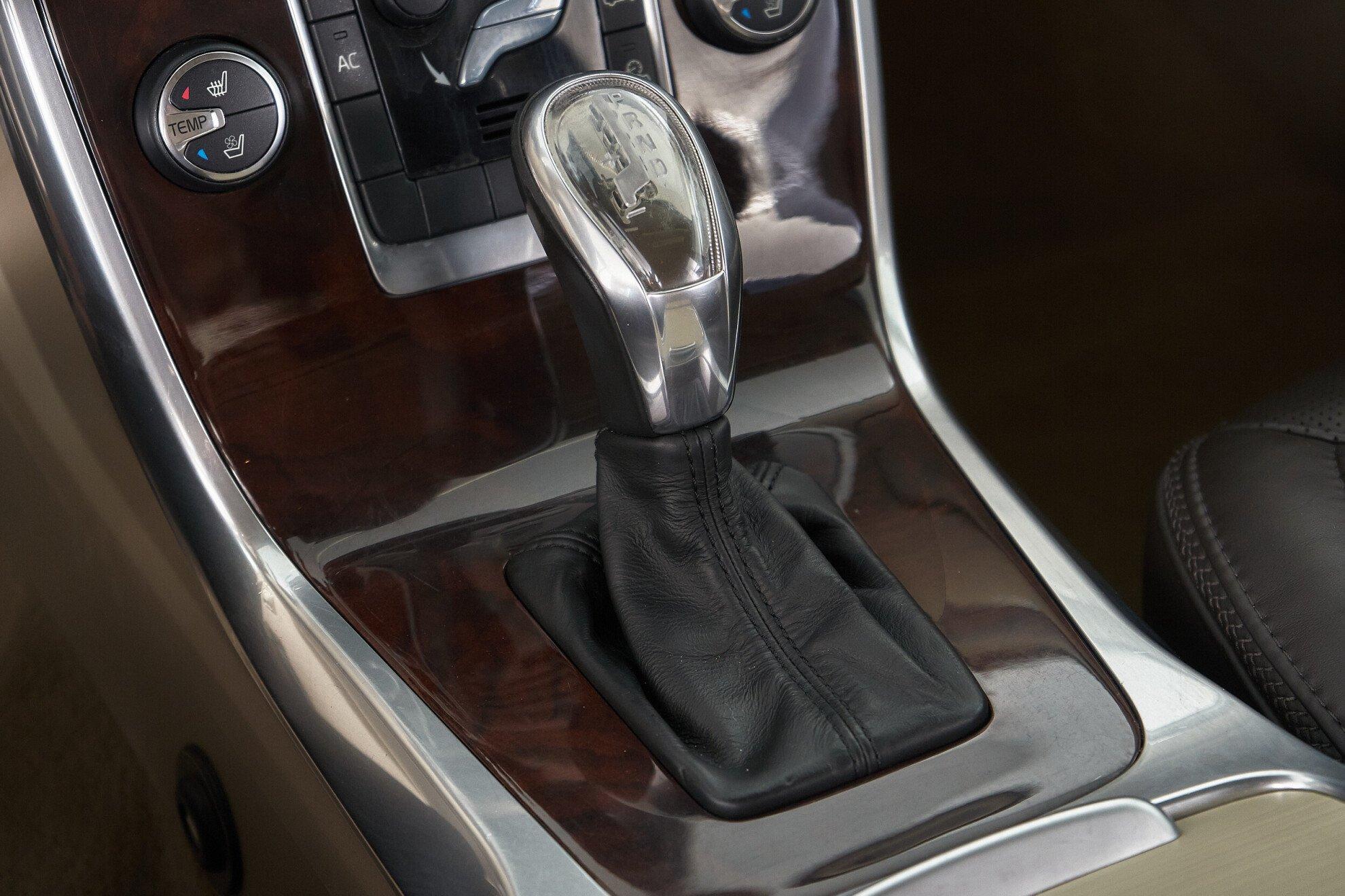 Volvo XC70 2012, черный