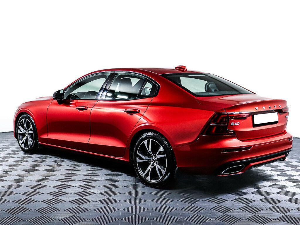 Volvo S60 2020, красный