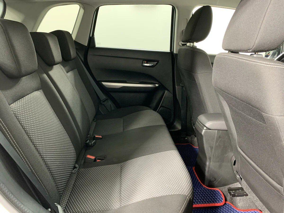 Suzuki Vitara 2019, белый
