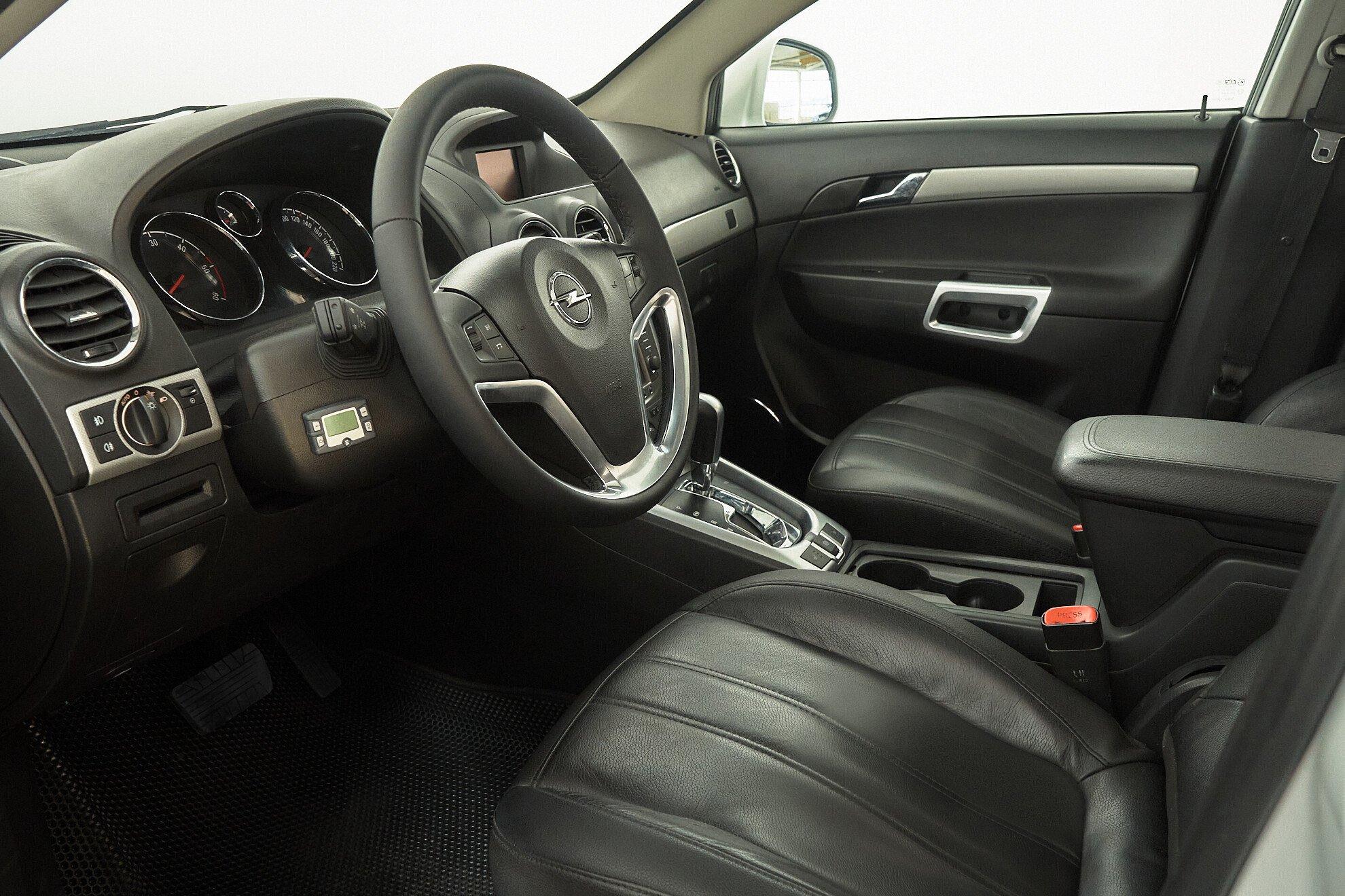 Opel Antara 2013, белый
