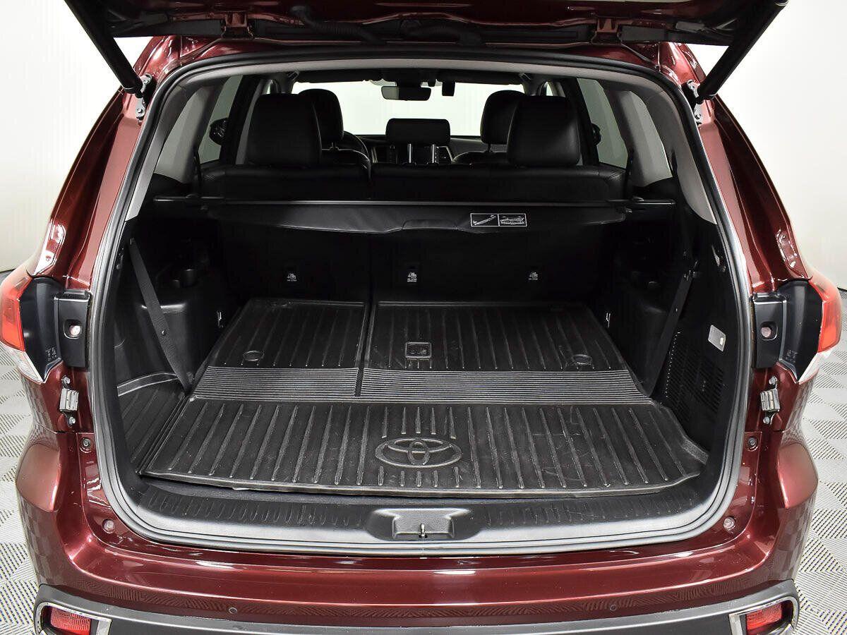 Toyota Highlander 2018, красный