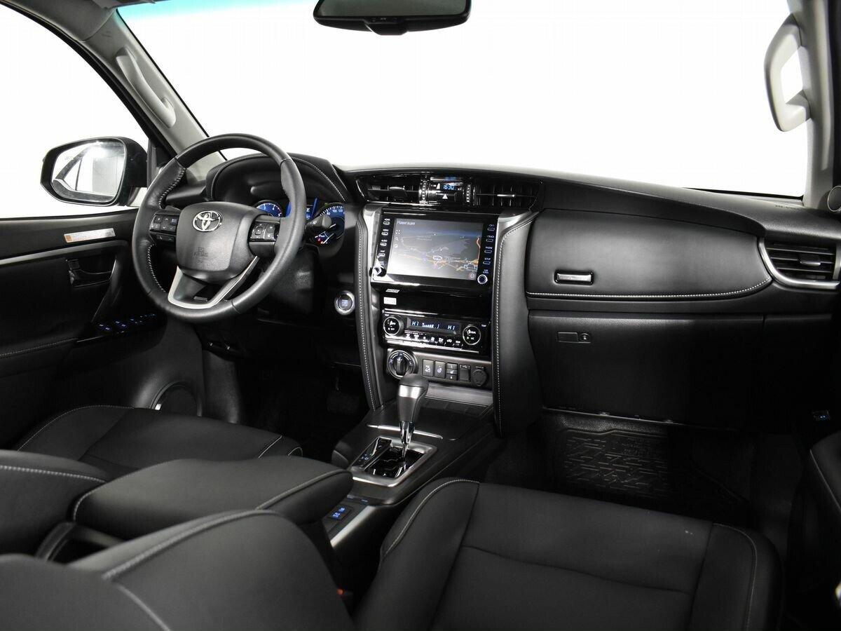 Toyota Fortuner 2021, черный