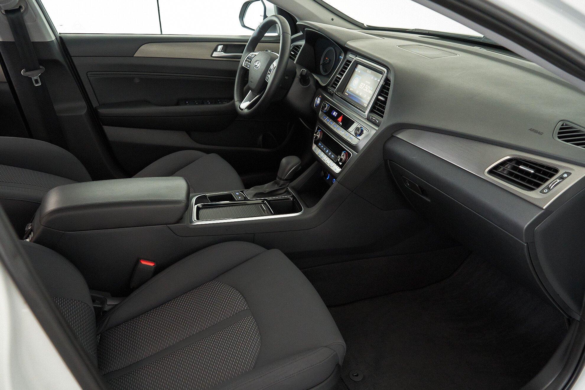 Hyundai Sonata 2018, белый