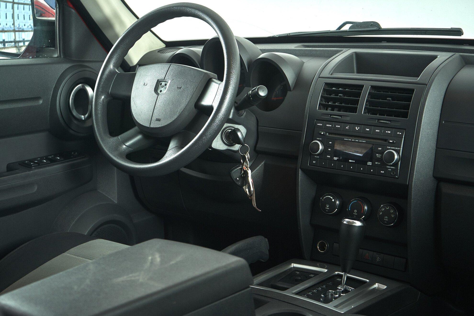 Dodge Nitro 2007, красный