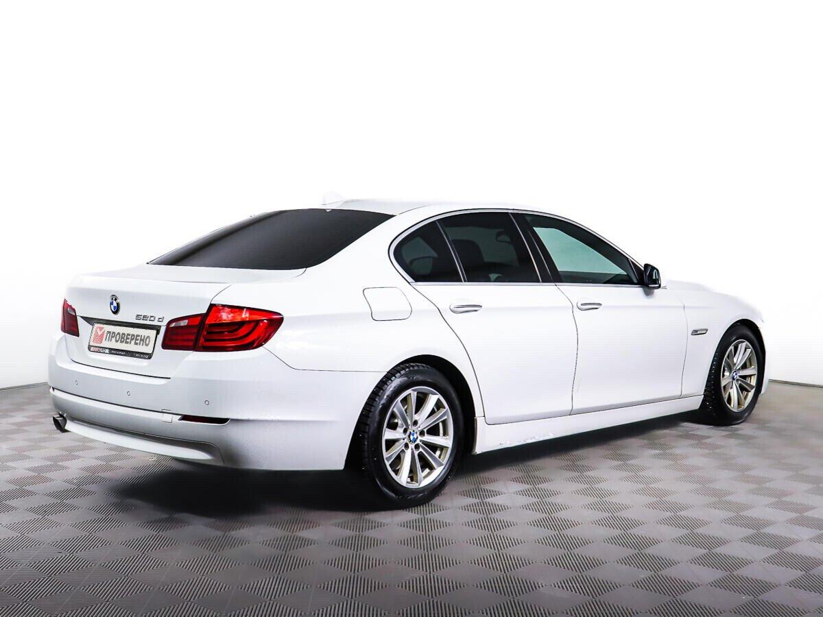 BMW 5 серии 2012, белый