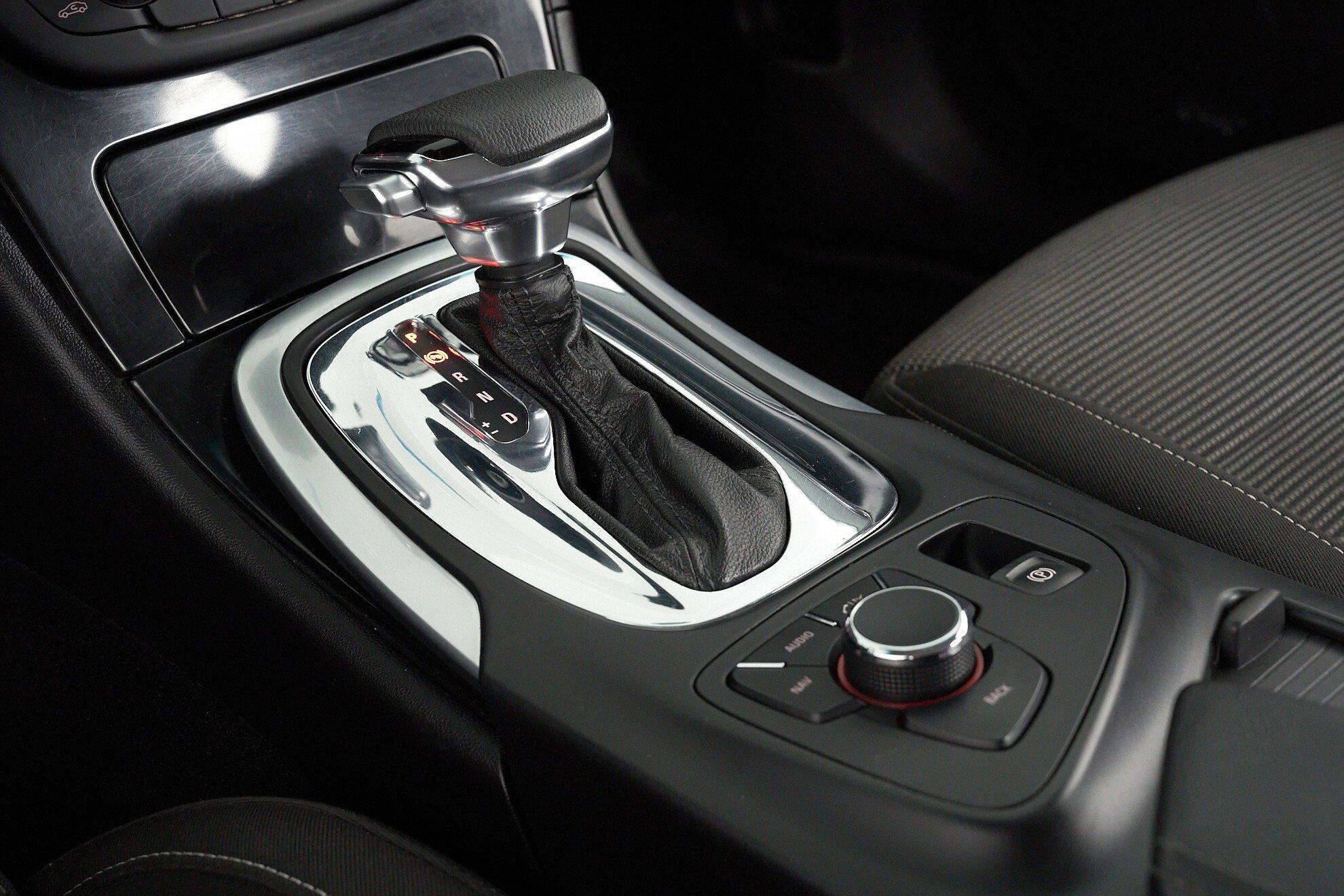 Opel Insignia 2012, черный