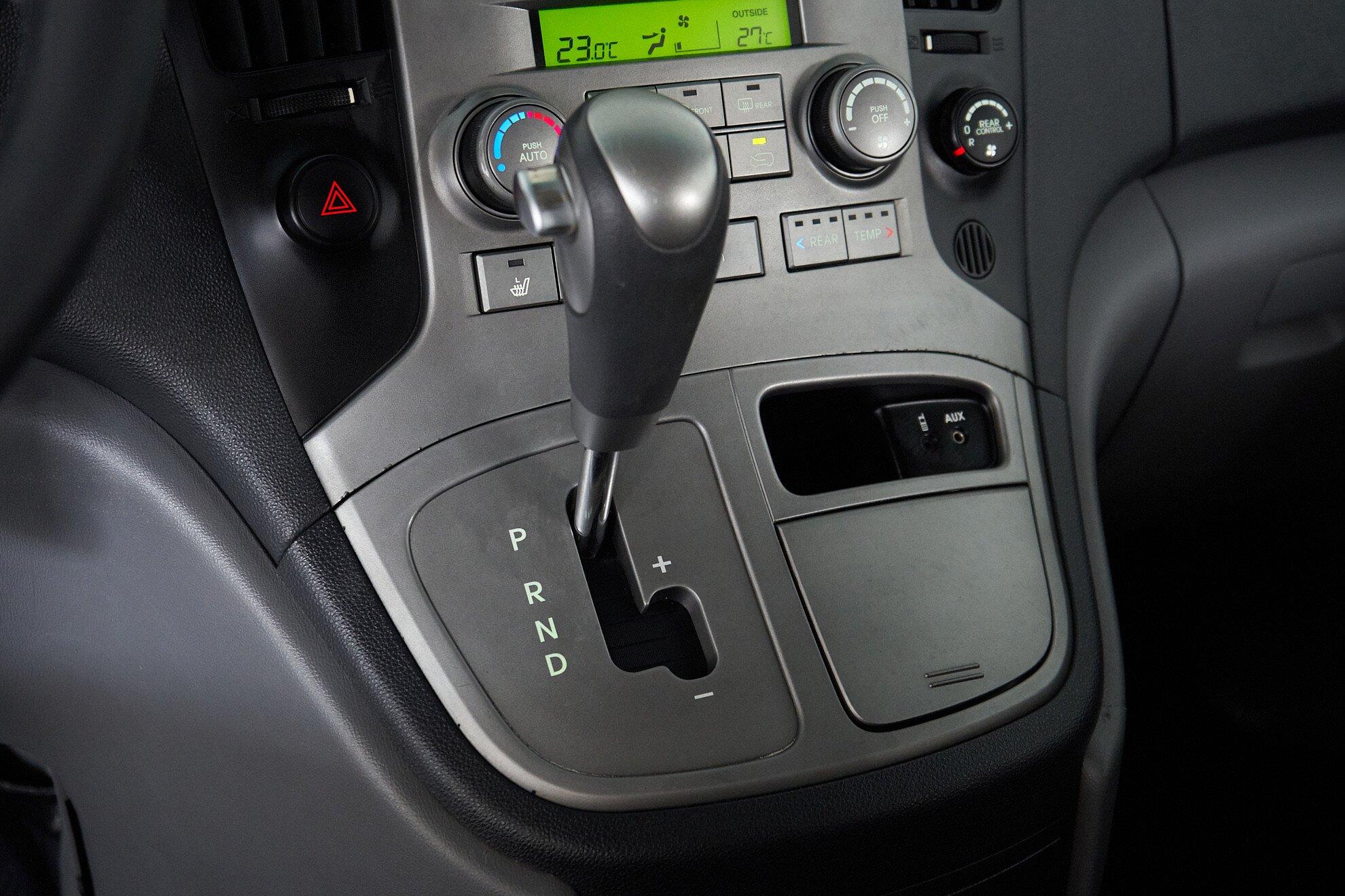 Hyundai Grand Starex 2008, серебряный