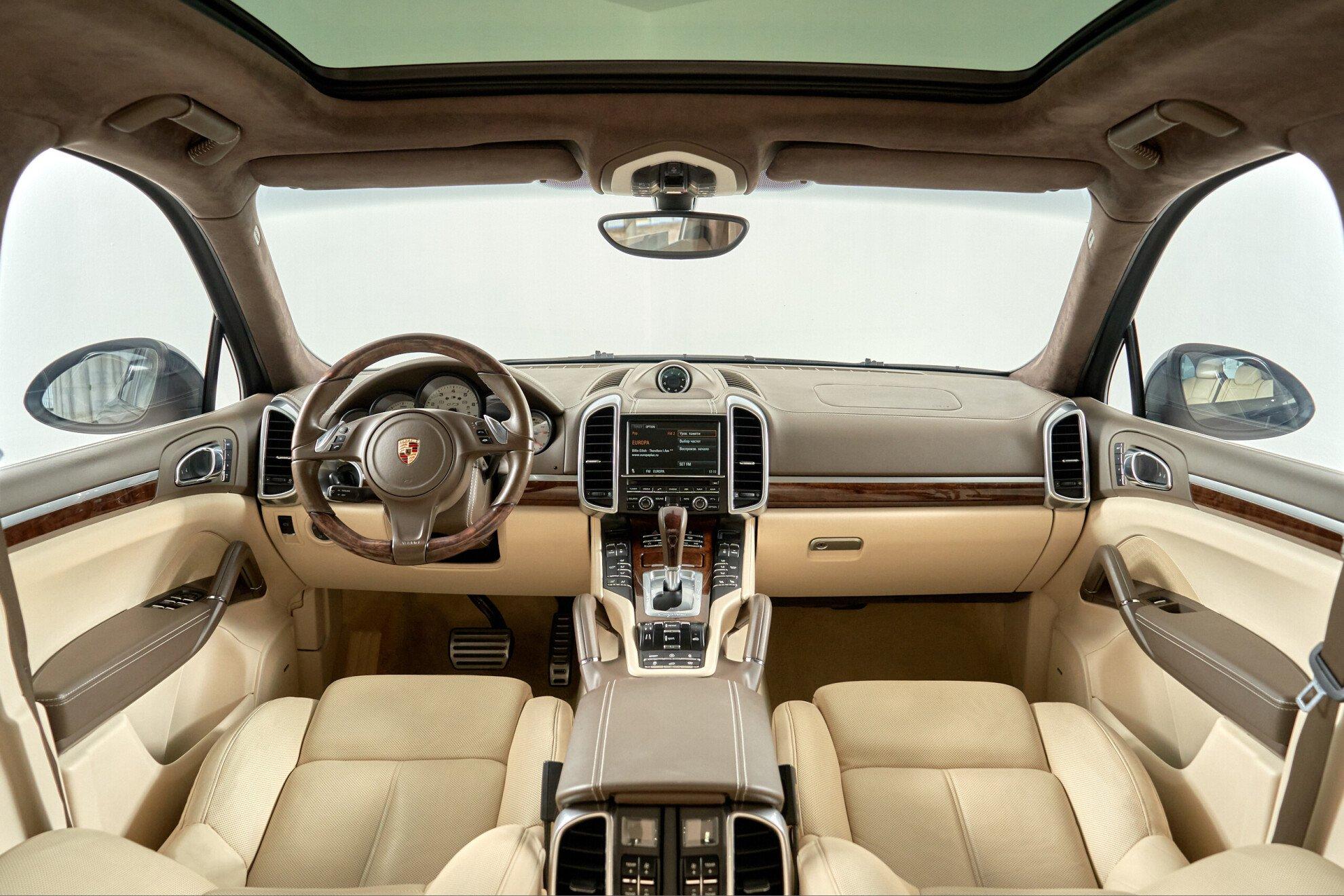 Porsche Cayenne 2012, черный