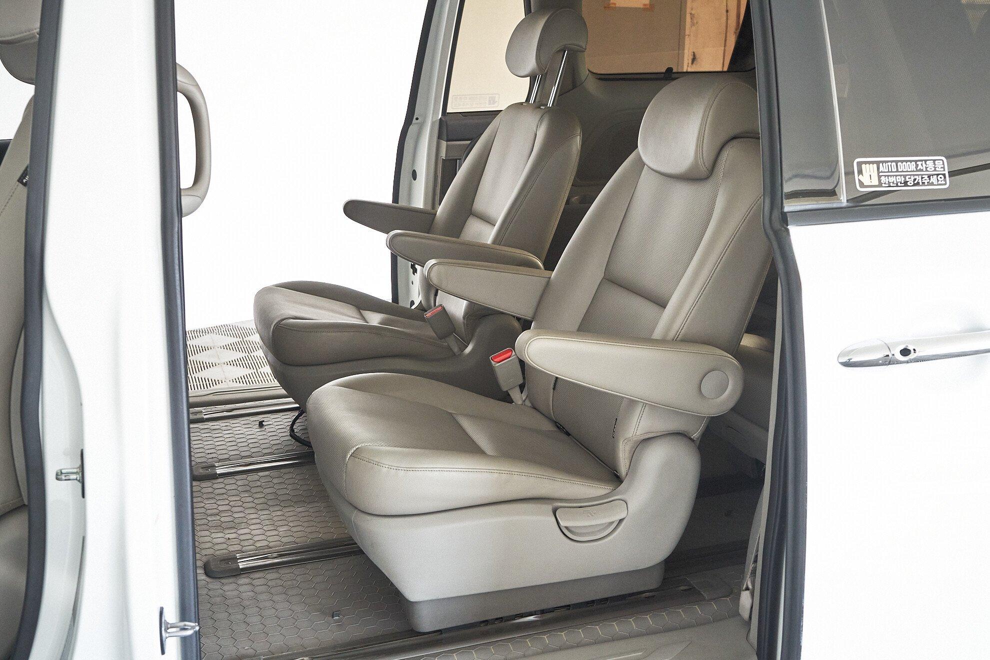 Kia Carnival 2017, белый