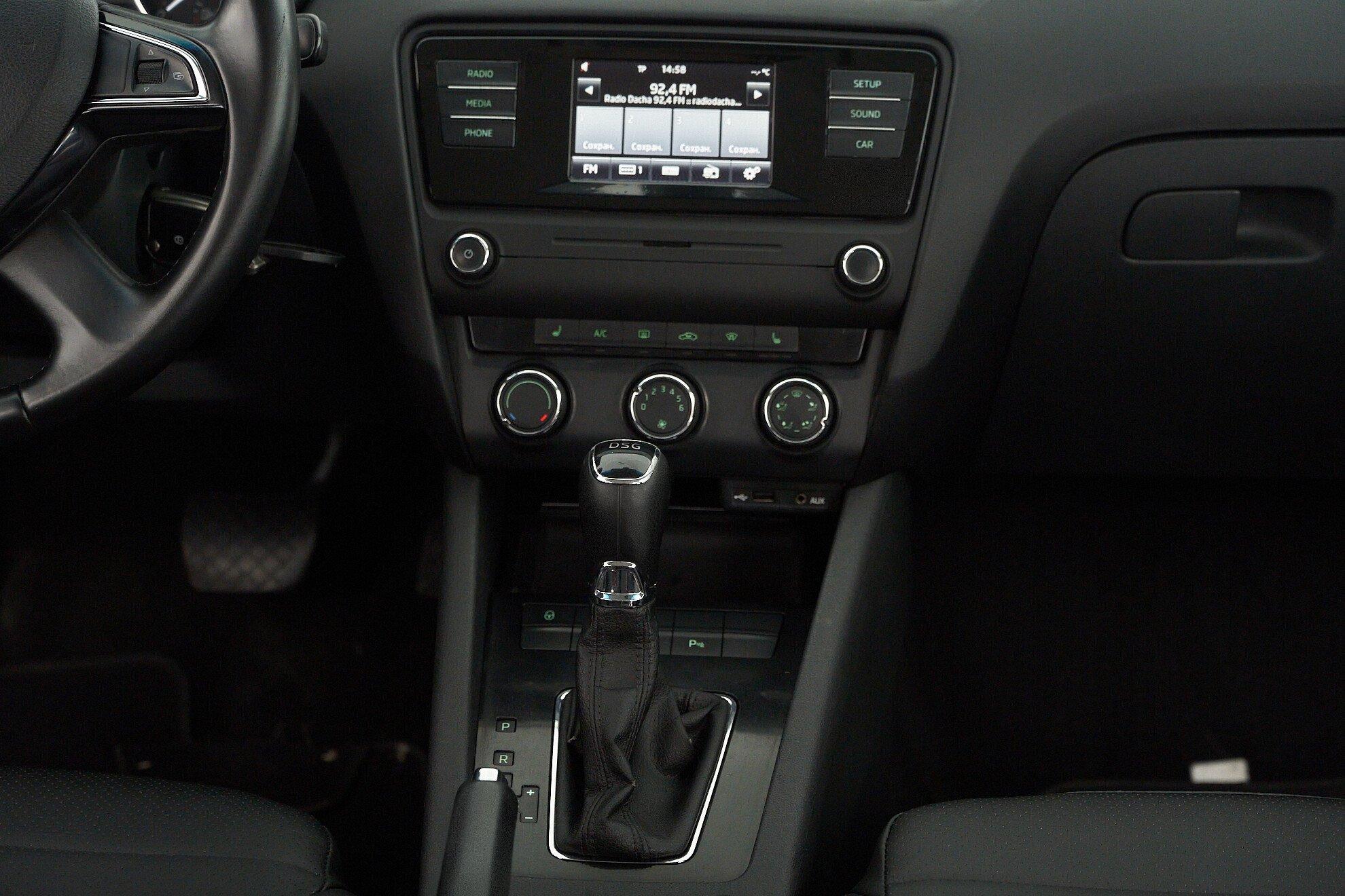 Skoda Octavia 2015, серый
