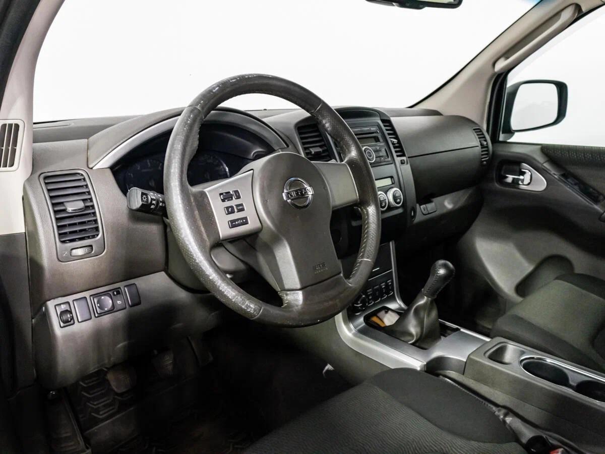 Nissan Pathfinder 2011, черный