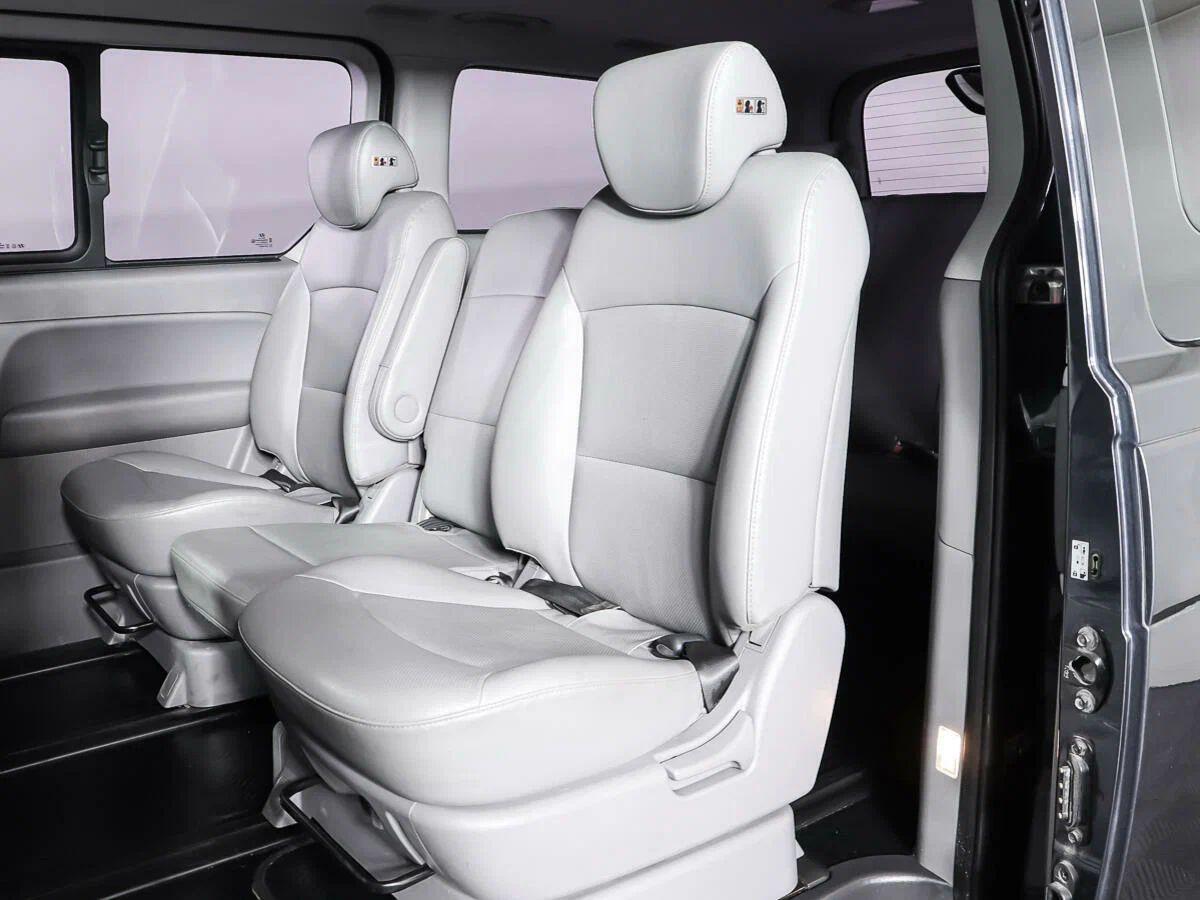 Hyundai Grand Starex 2018, синий