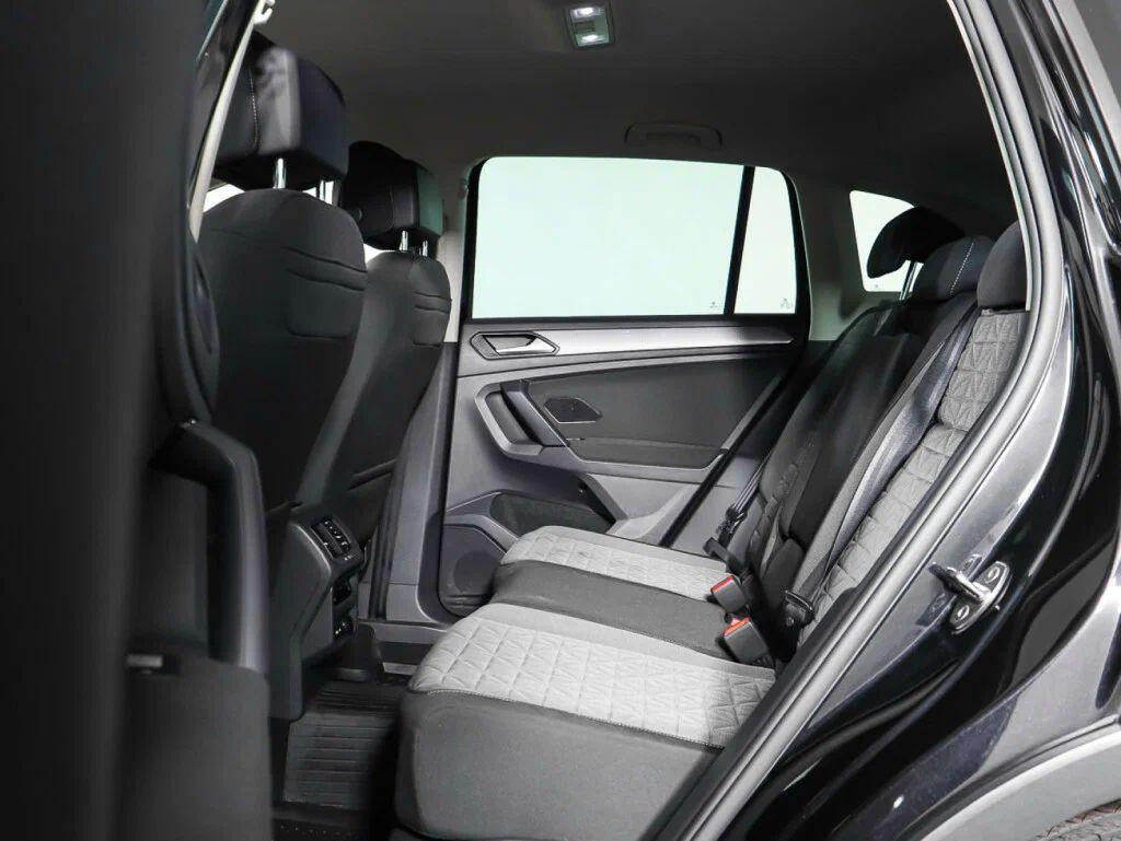 Volkswagen Tiguan 2021, черный