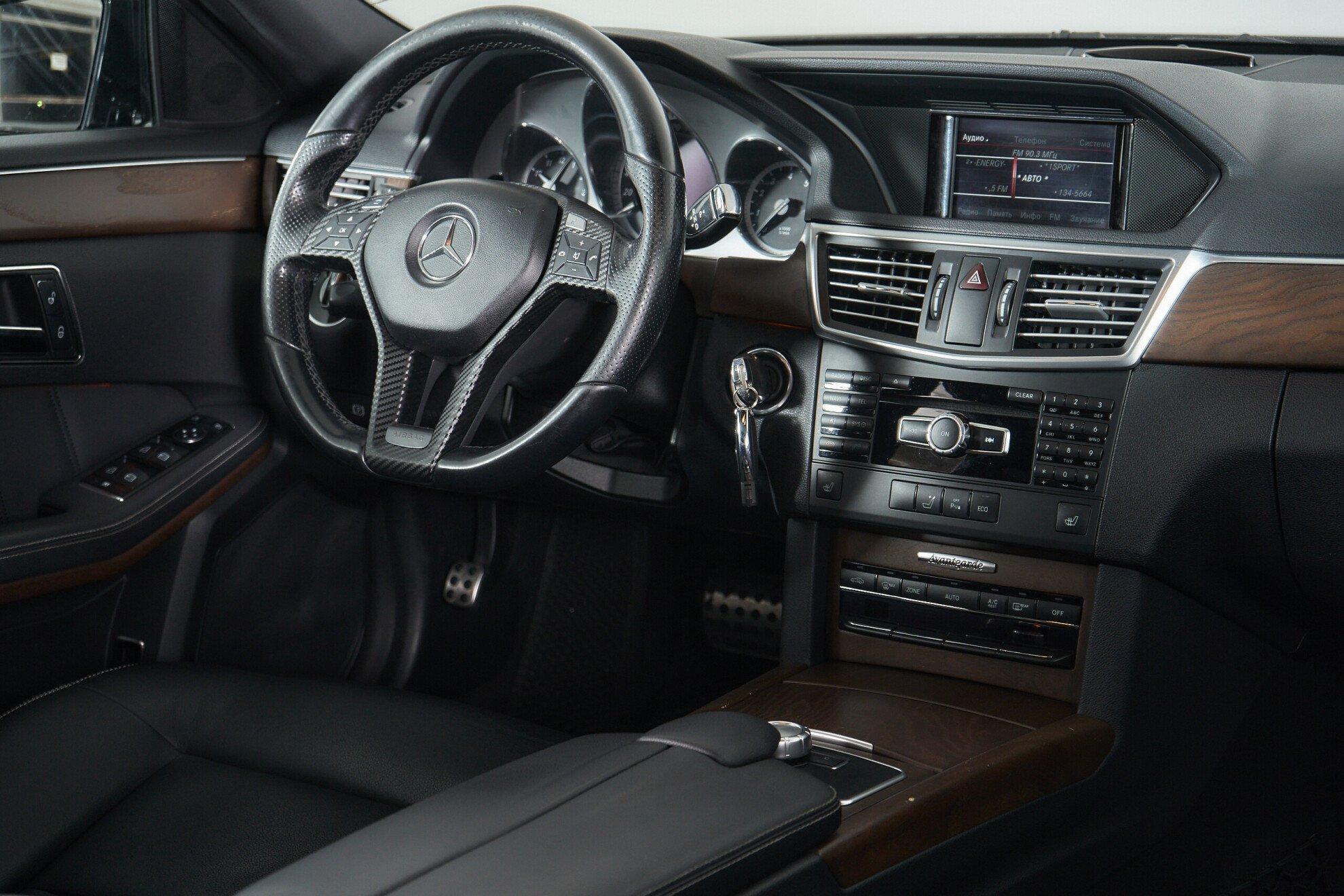 Mercedes-Benz E-Класс 2012, черный