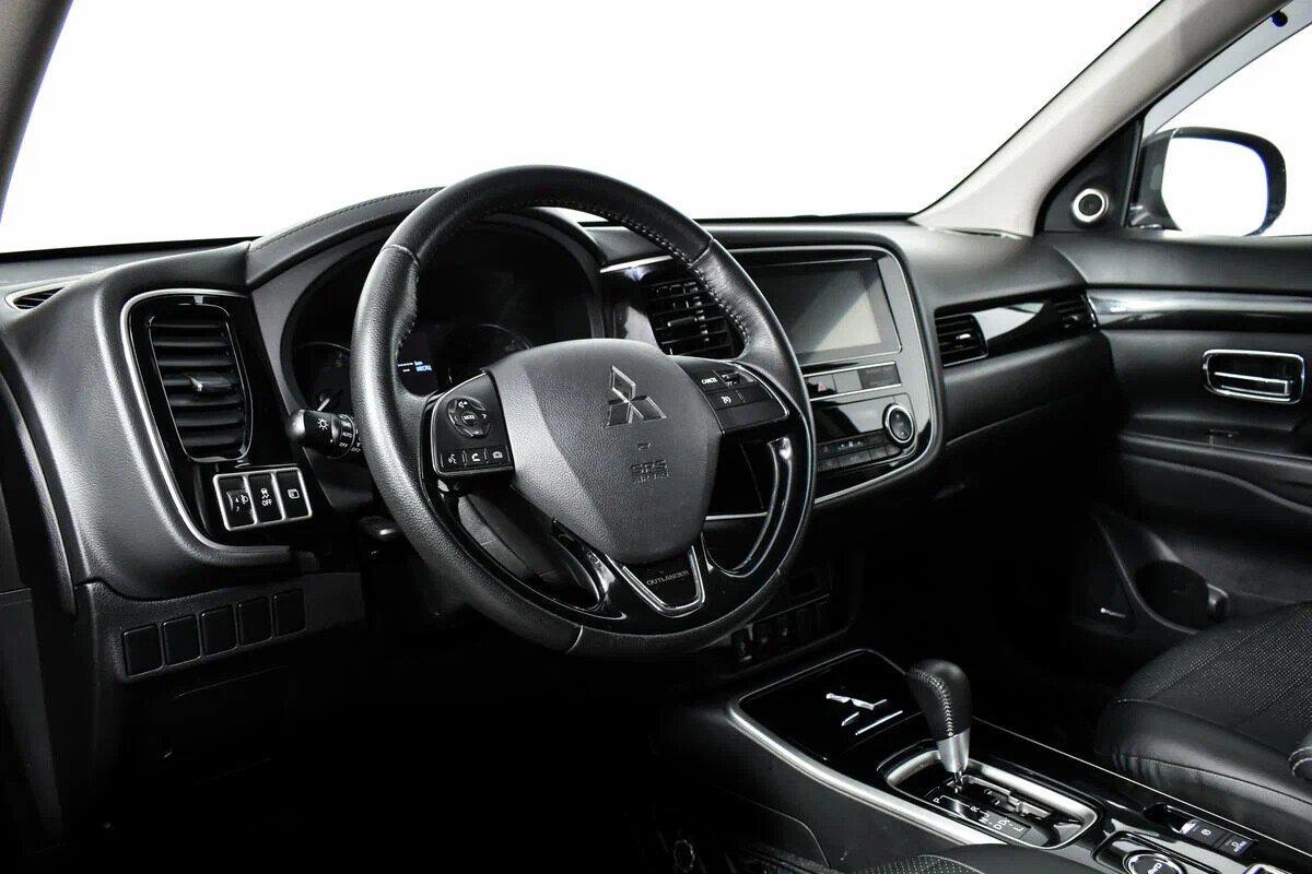 Mitsubishi Outlander 2019, коричневый