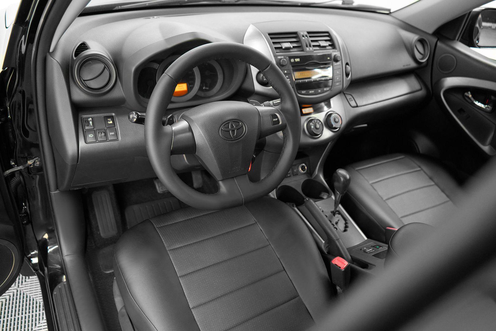 Toyota RAV4 2011, черный