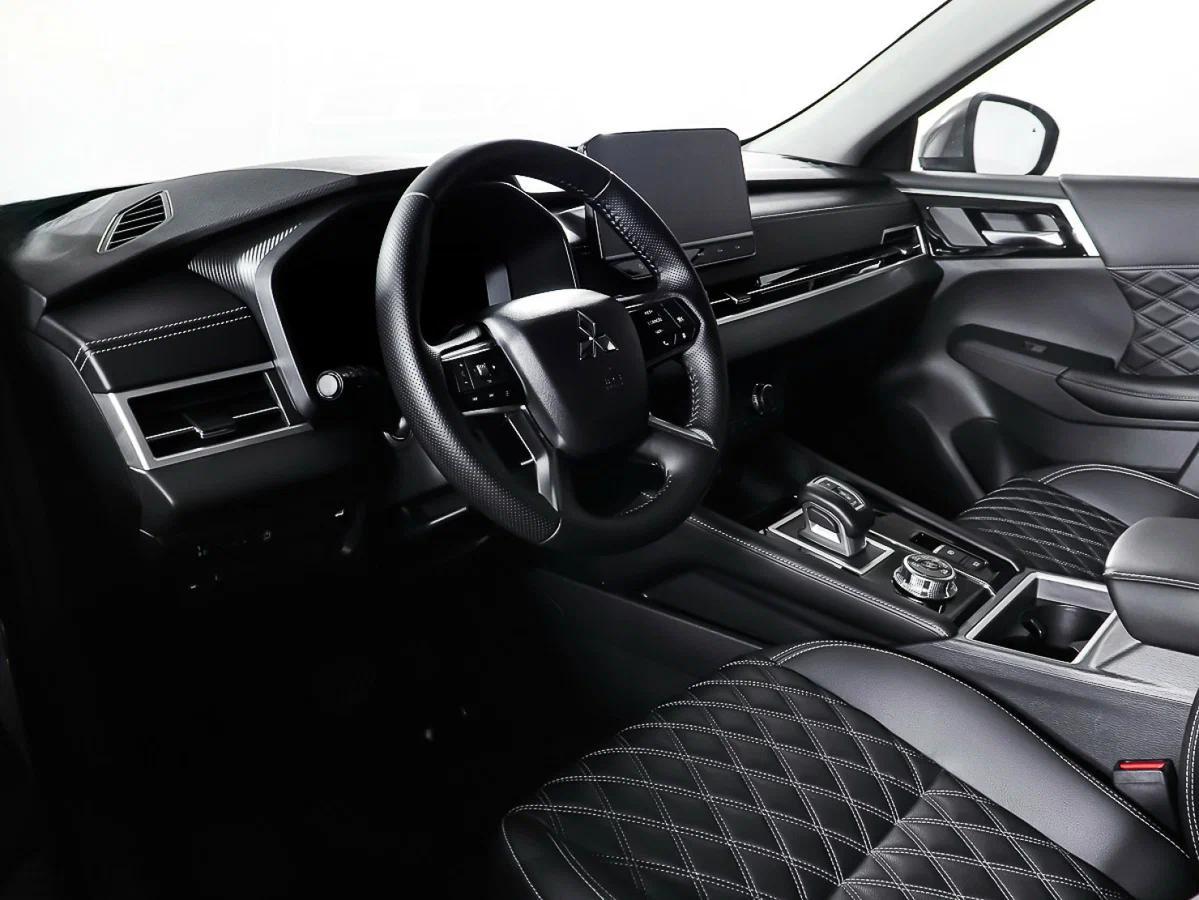 Mitsubishi Outlander 2023, коричневый