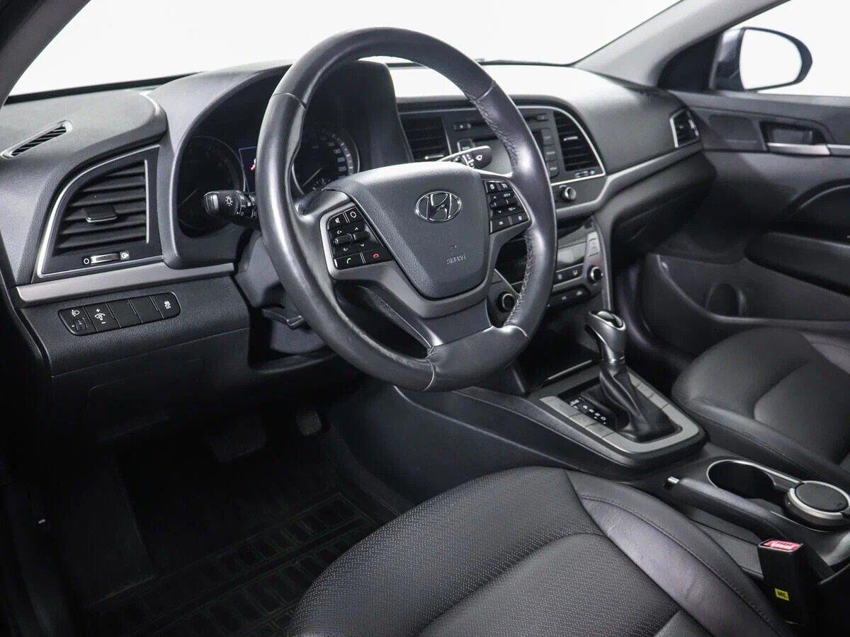 Hyundai Elantra 2018, серый