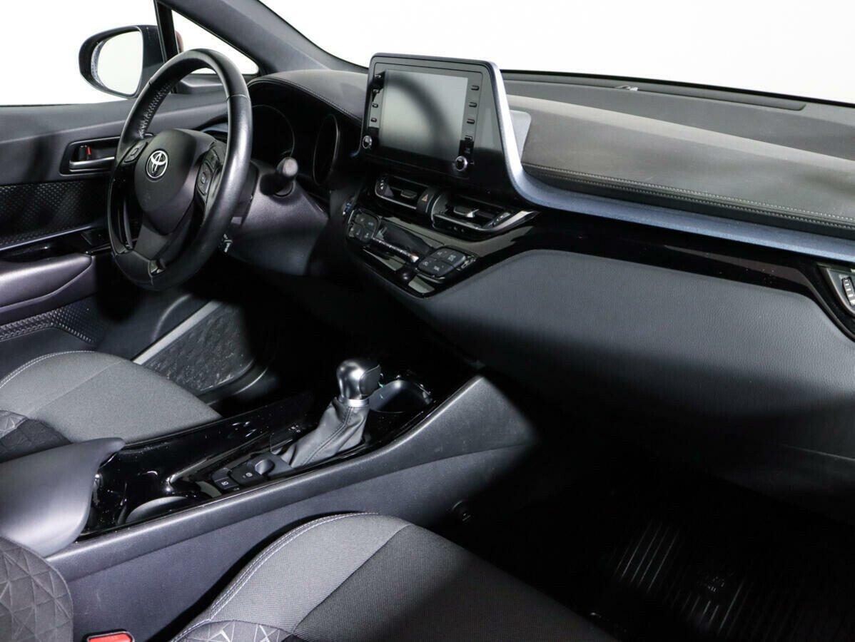 Toyota C-HR 2020, красный