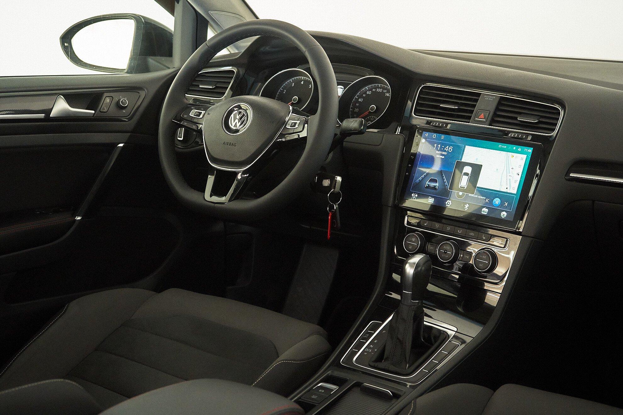 Volkswagen Golf 2013, черный