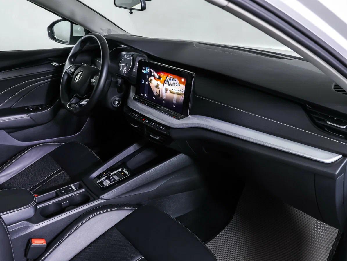 Skoda Octavia 2023, белый