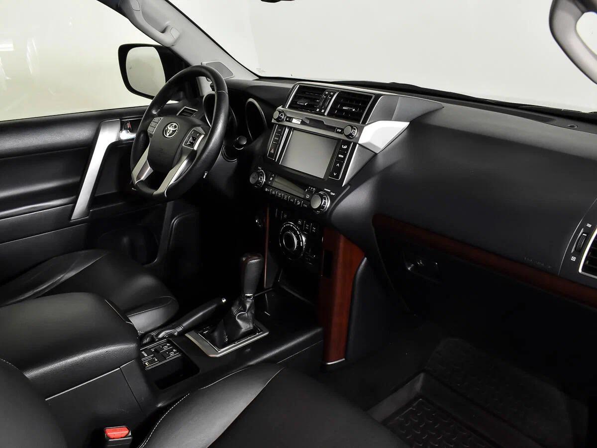 Toyota Land Cruiser Prado 2017, серый