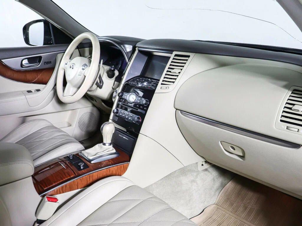 Infiniti QX70 2015, черный