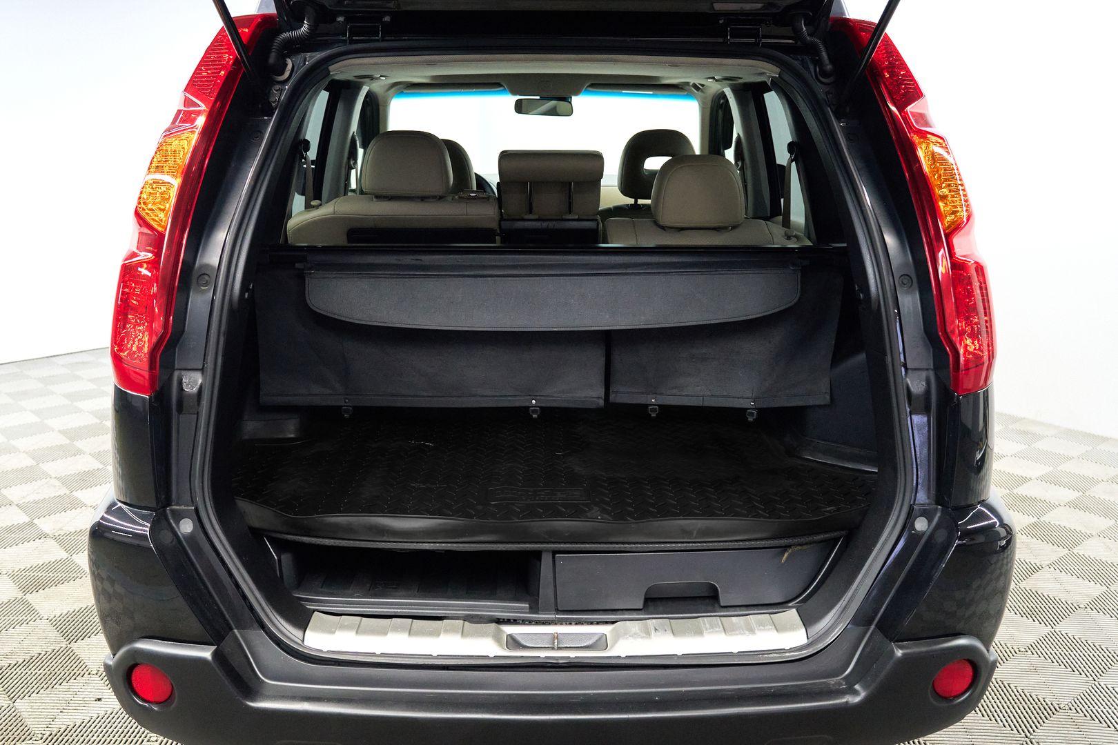 Nissan X-Trail 2010, черный