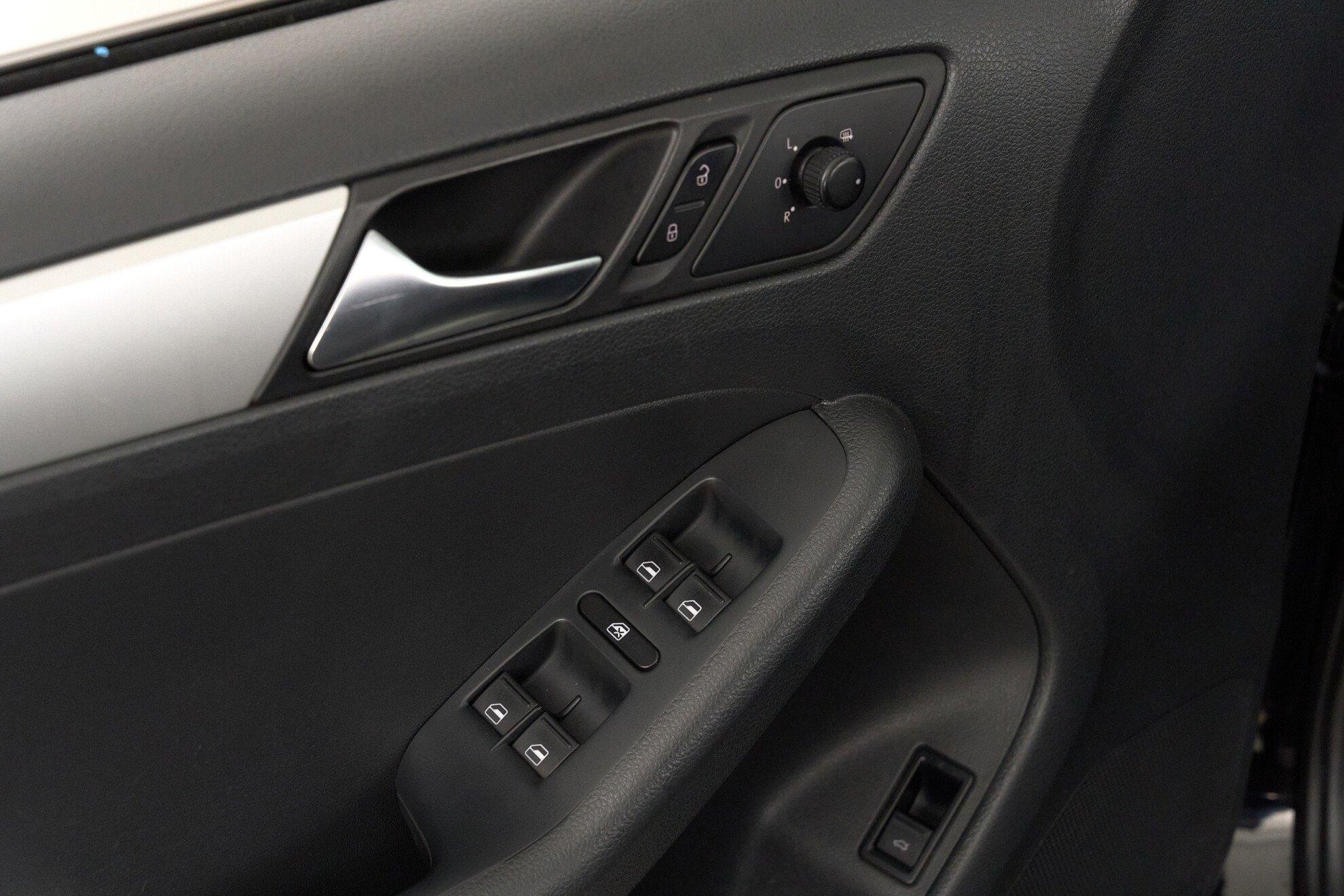 Volkswagen Jetta 2012, черный