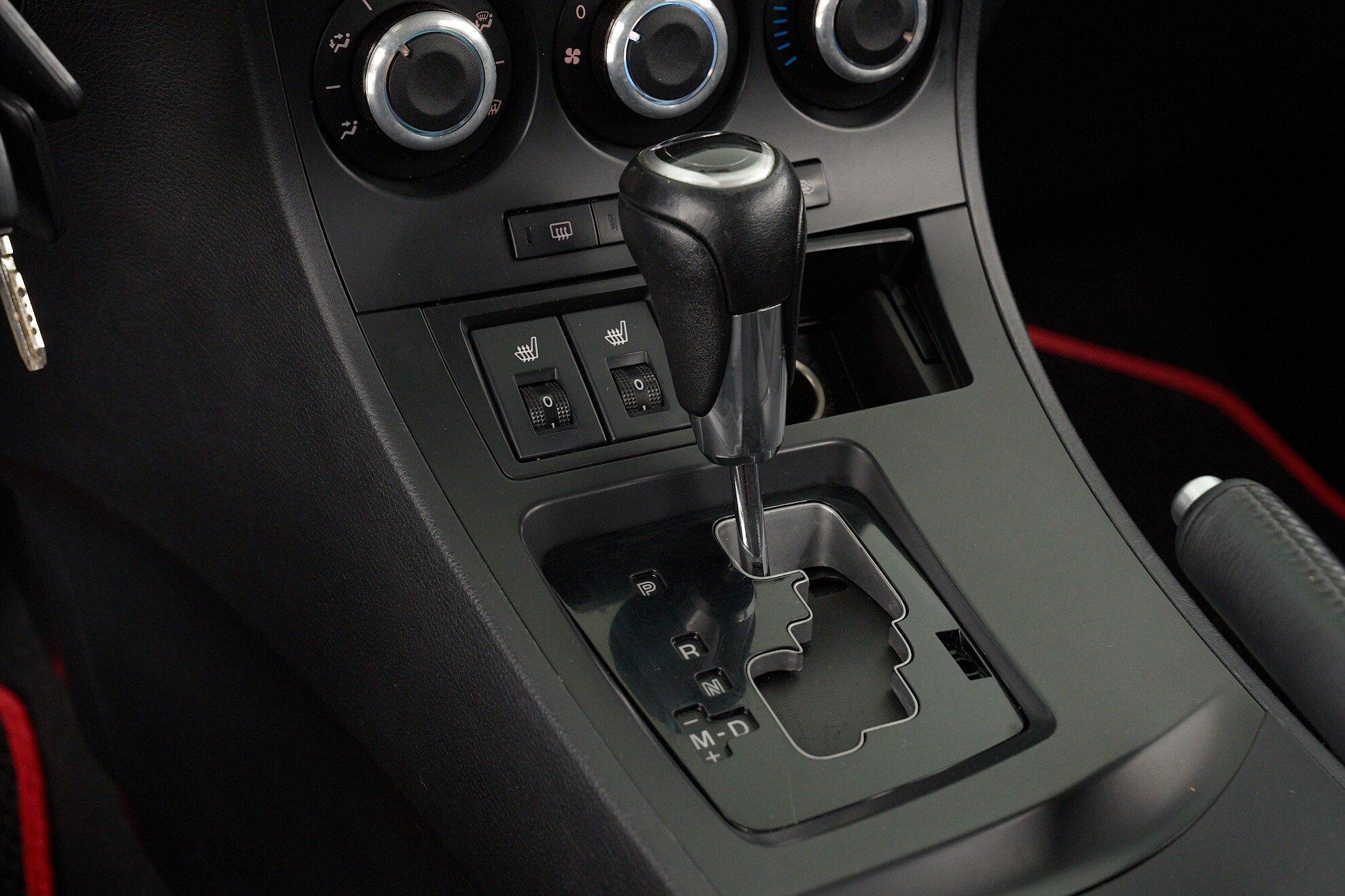Mazda 3 2013, белый