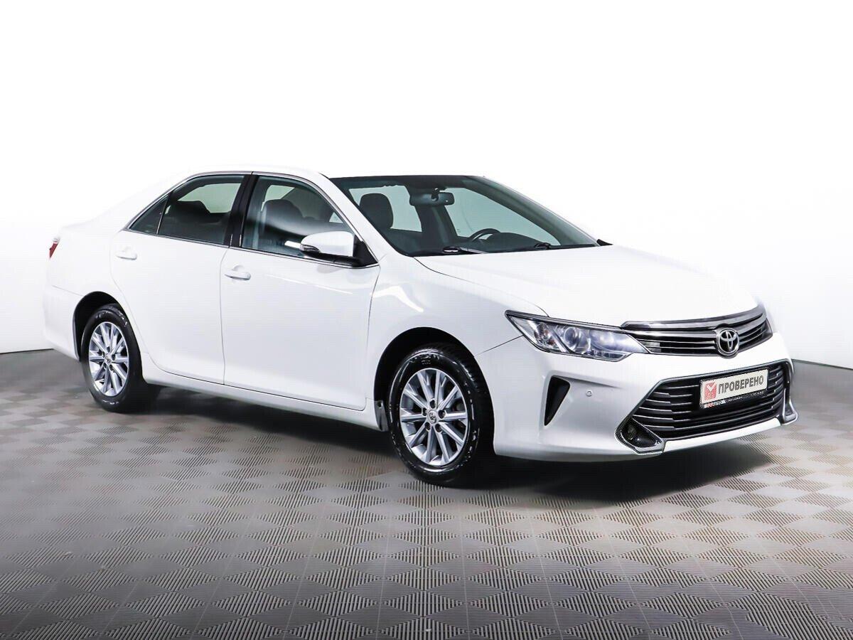 Toyota Camry 2017, белый