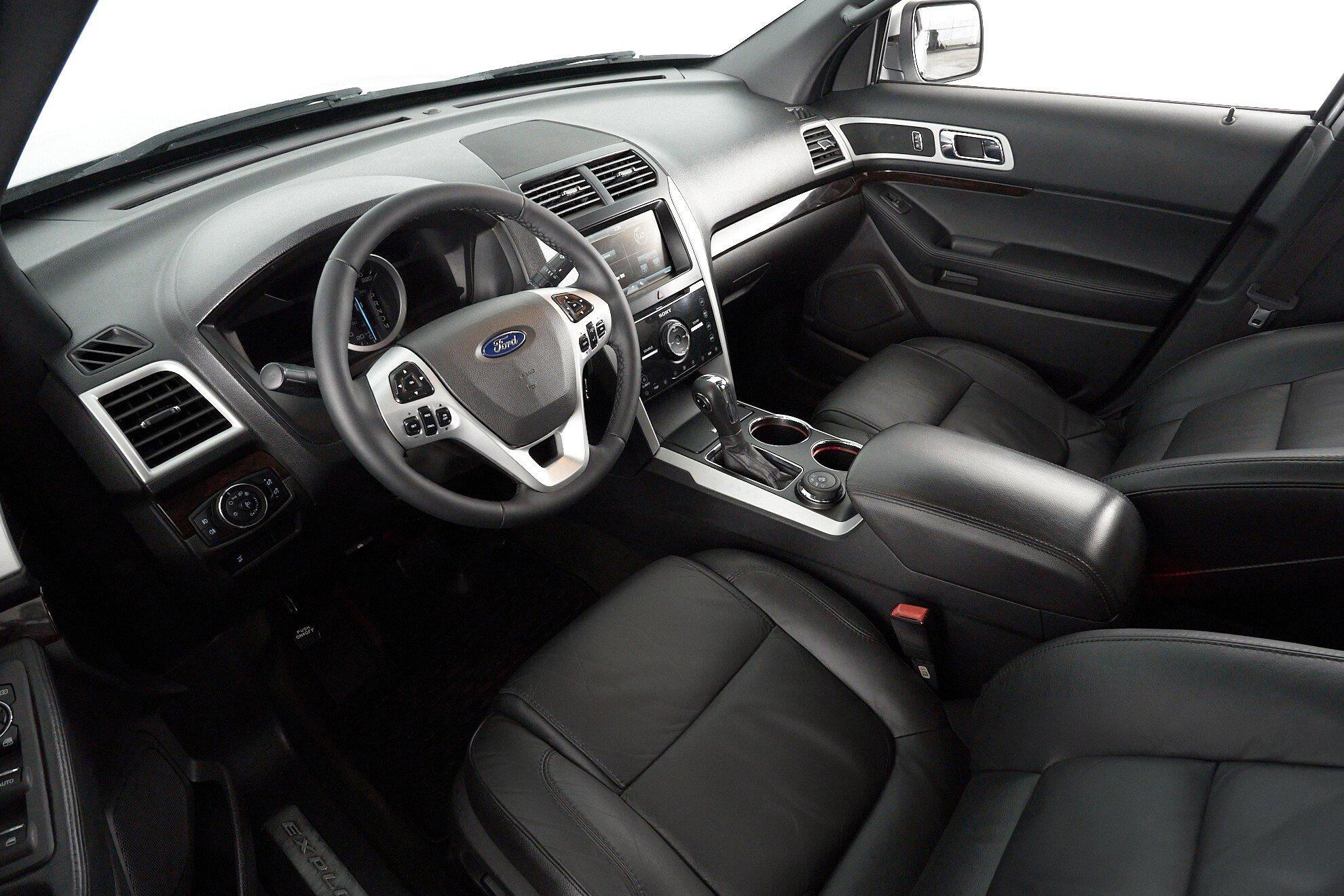 Ford Explorer 2012, серебряный