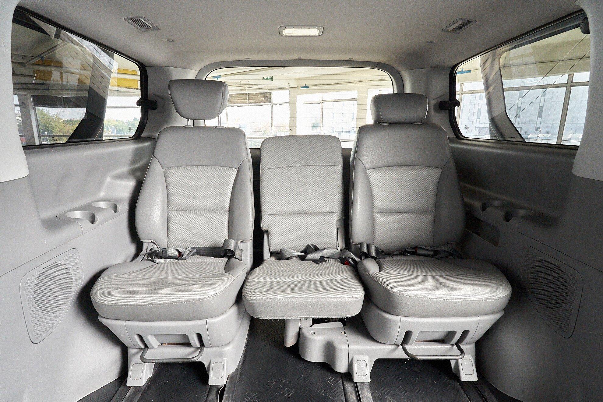 Hyundai Grand Starex 2012, серый