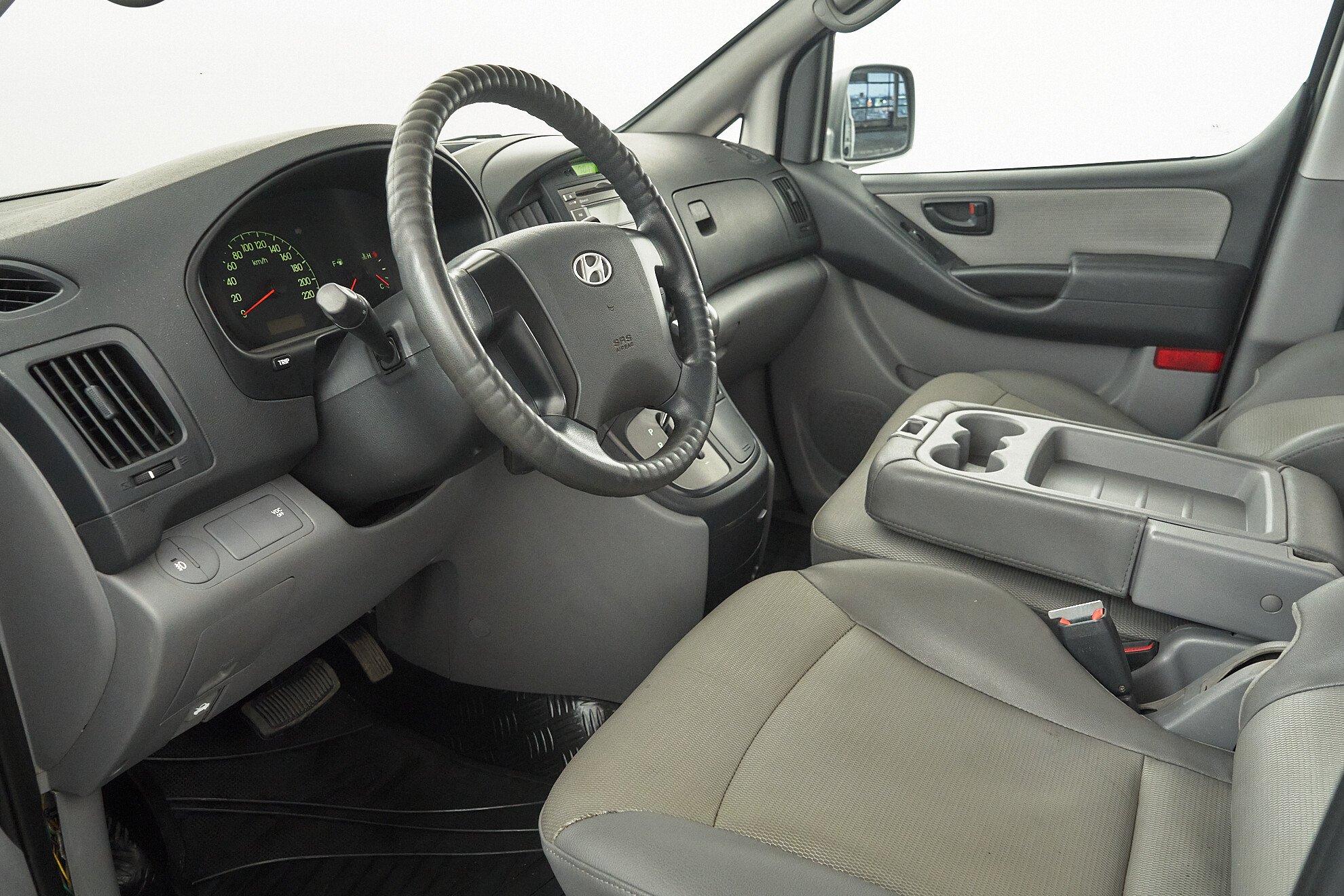 Hyundai Grand Starex 2010, серебряный