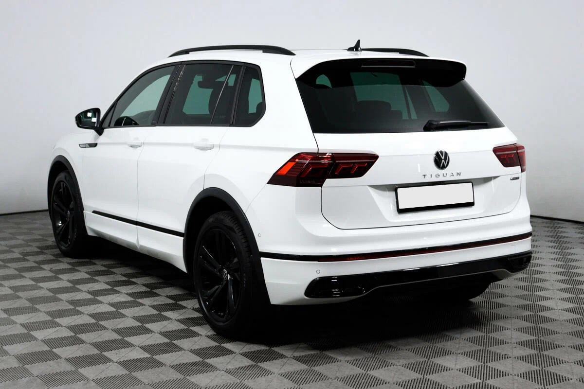 Volkswagen Tiguan 2022, белый