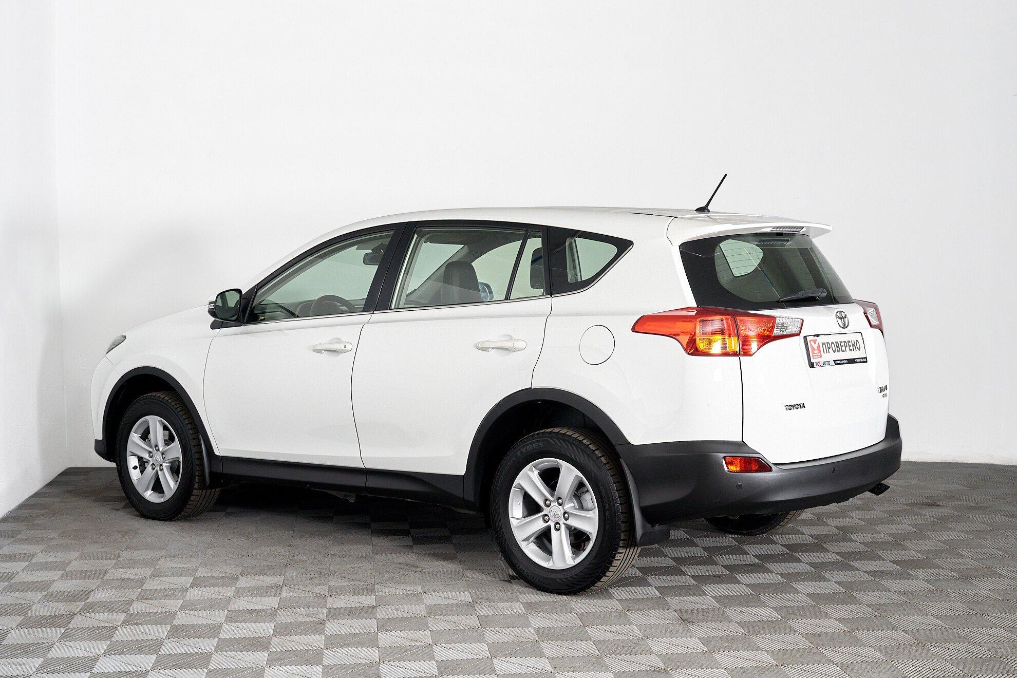 Toyota RAV4 2013, белый
