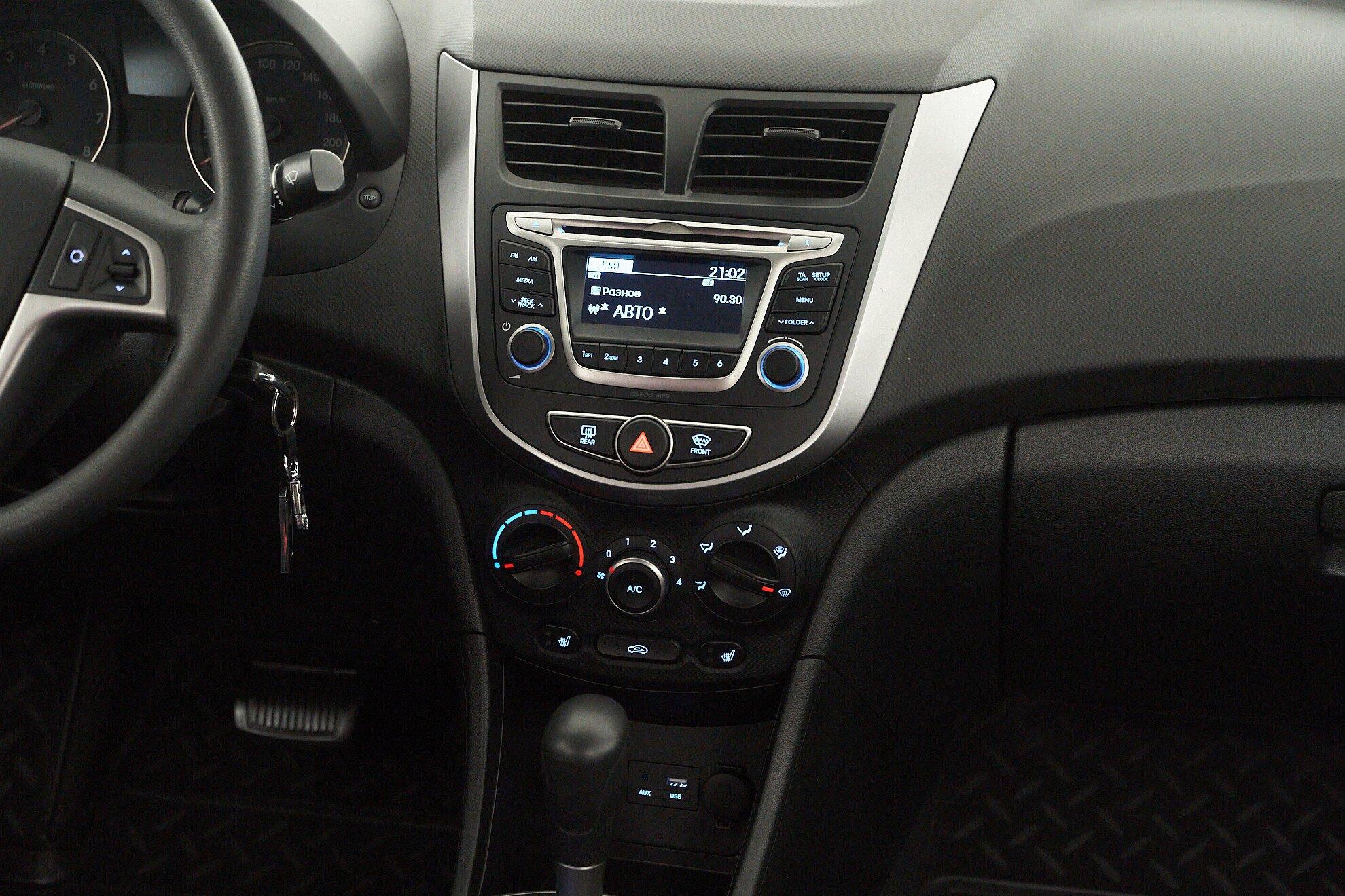 Hyundai Solaris 2015, серый