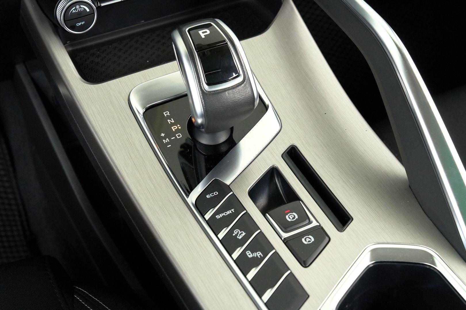 Geely Coolray 2020, белый