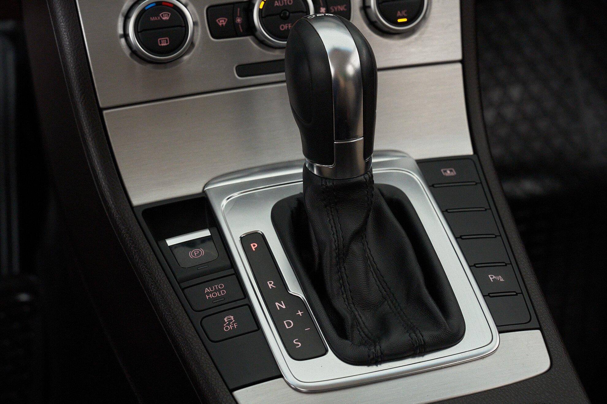 Volkswagen Passat 2013, черный