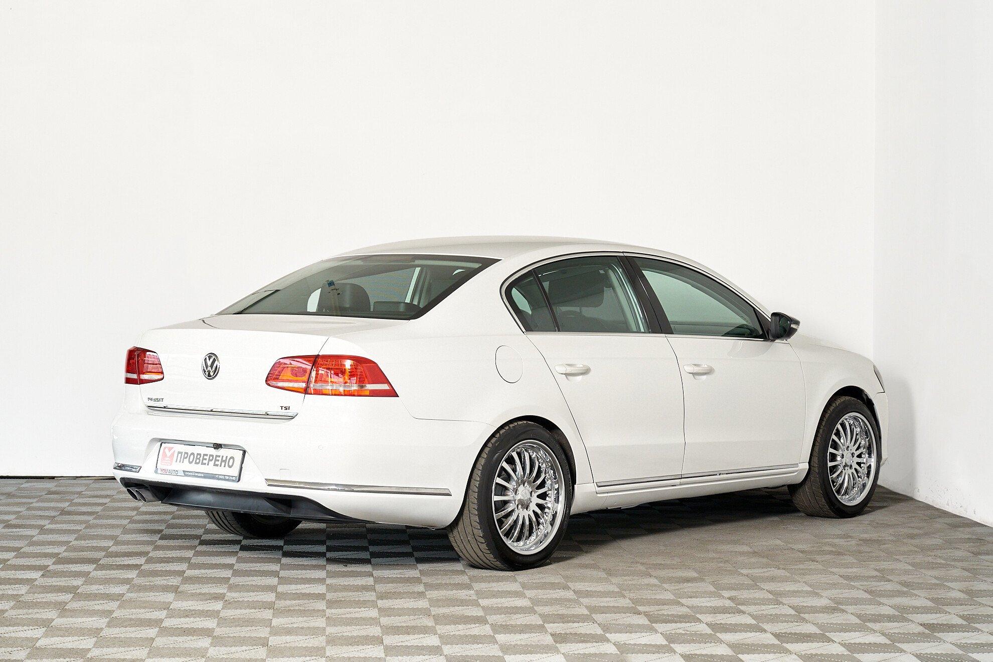 Volkswagen Passat 2012, белый