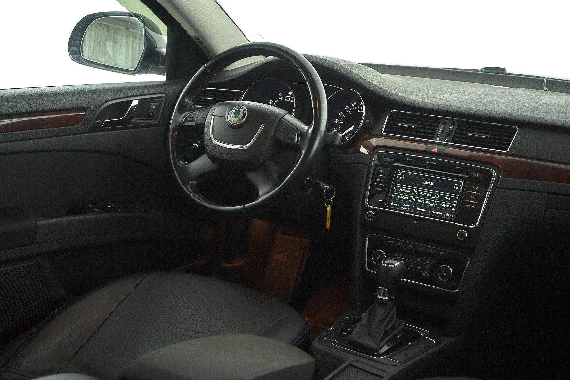 Skoda Superb 2009, черный