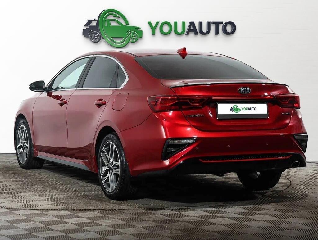 Kia Cerato 2021, красный