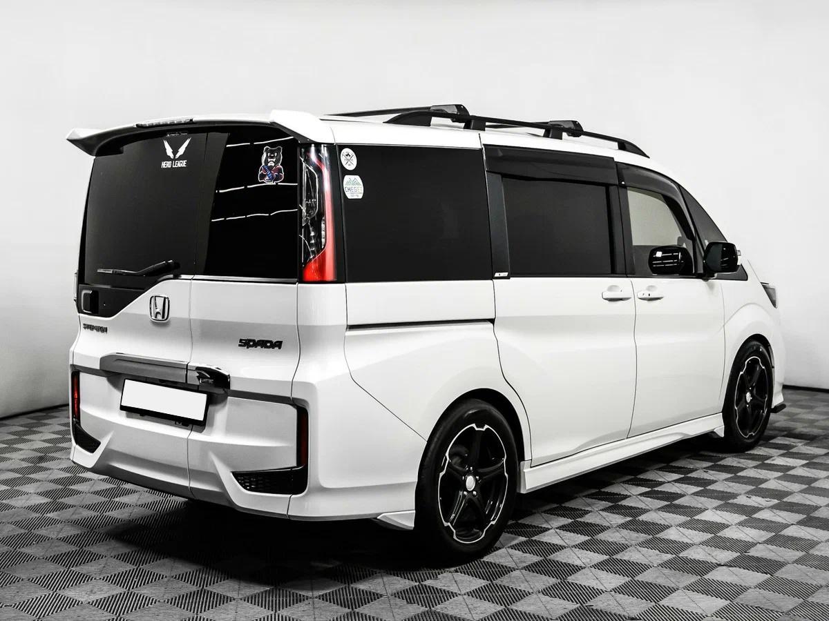 Honda Stepwgn 2022, белый