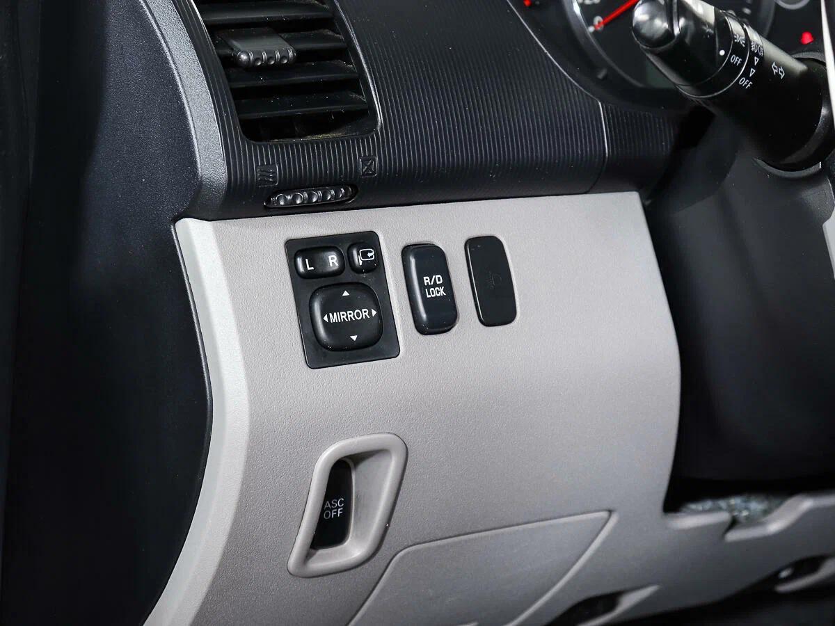 Mitsubishi Pajero Sport 2012, черный