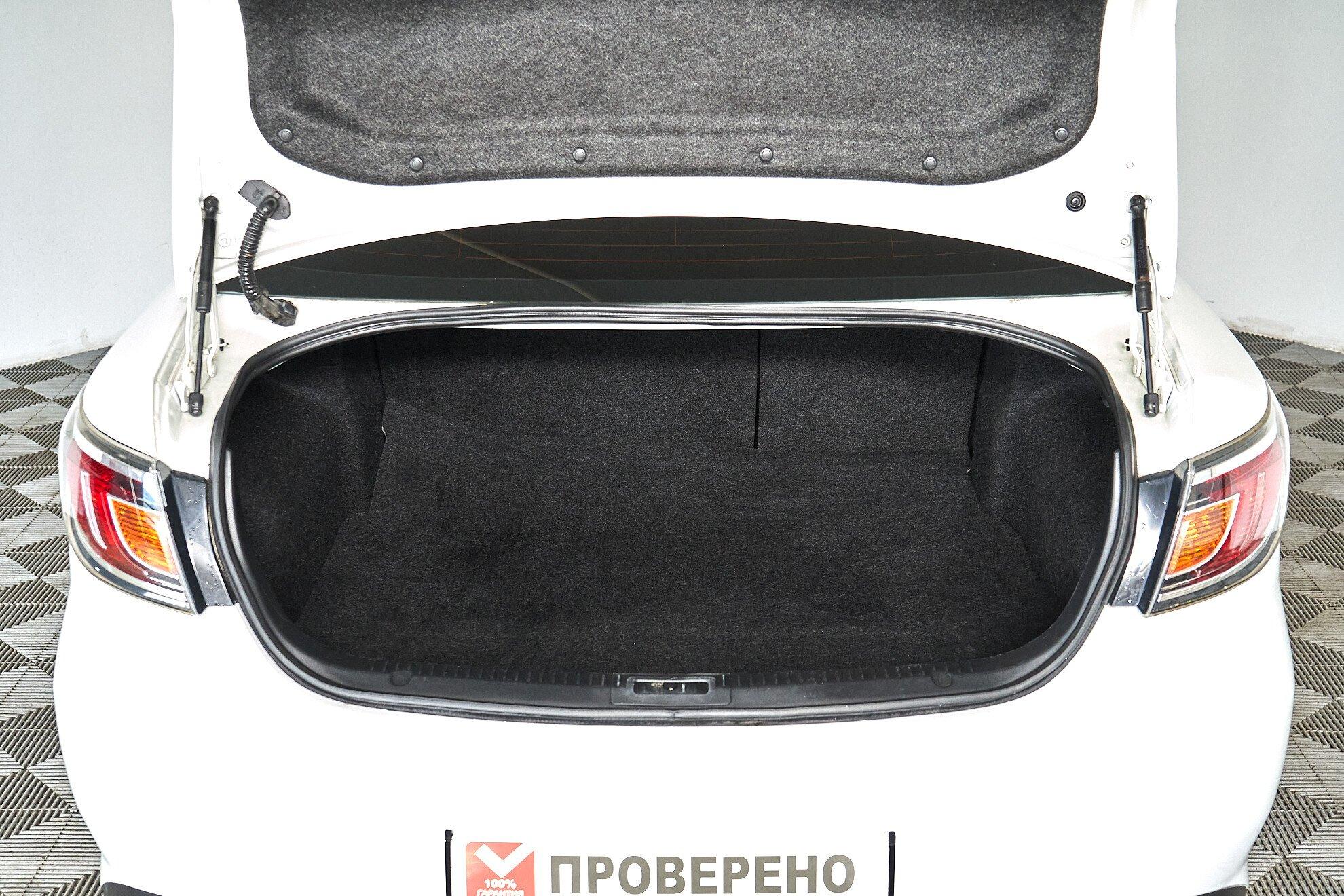 Mazda 6 2010, белый